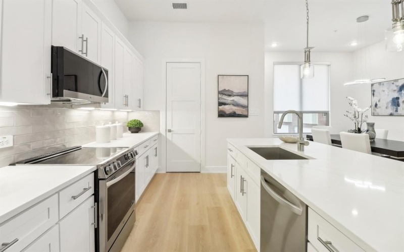 2524 Havenhurst Street #105, Farmers Branch, TX 75234, 3 Bedrooms Bedrooms, ,3 BathroomsBathrooms,Residential,For Sale,2524 Havenhurst Street,20862440