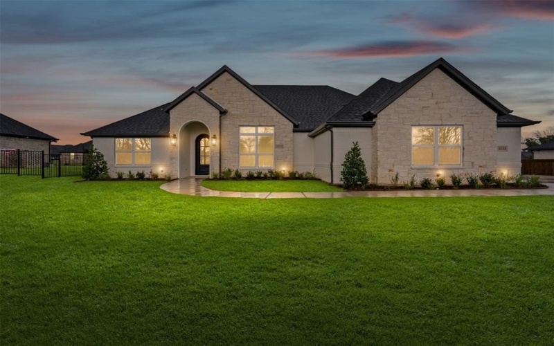 1133 Tremont Lane, Granbury, TX 76049, 3 Habitaciones Habitaciones , ,2 BañosBaños,Residential,En Venta,1133 Tremont Lane,20876726