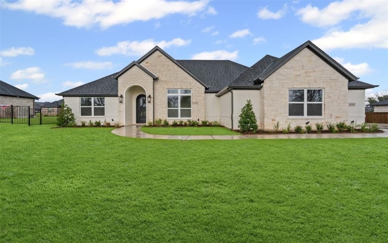 1133 Tremont Lane, Granbury, TX 76049, 3 Habitaciones Habitaciones , ,2 BañosBaños,Residential,En Venta,1133 Tremont Lane,20876726