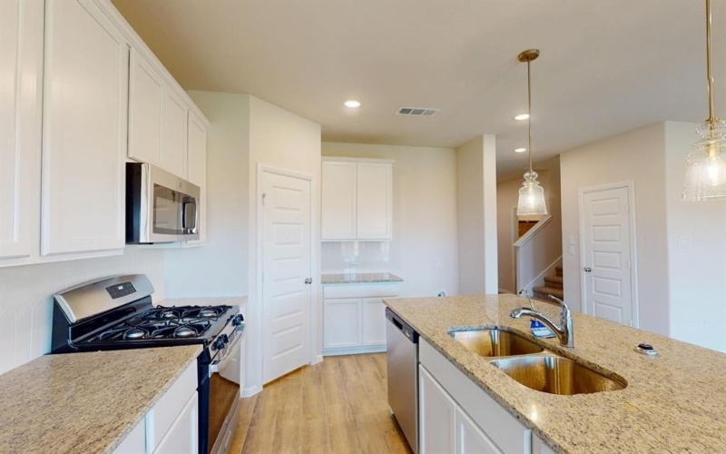 7504 Sunset Valley Lane, Denton, TX 76249, 5 Habitaciones Habitaciones , ,3 BañosBaños,Residential,En Venta,7504 Sunset Valley Lane,20859633