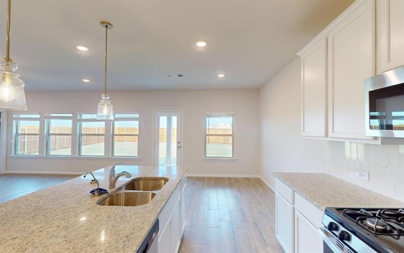 7504 Sunset Valley Lane, Denton, TX 76249, 5 Habitaciones Habitaciones , ,3 BañosBaños,Residential,En Venta,7504 Sunset Valley Lane,20859633