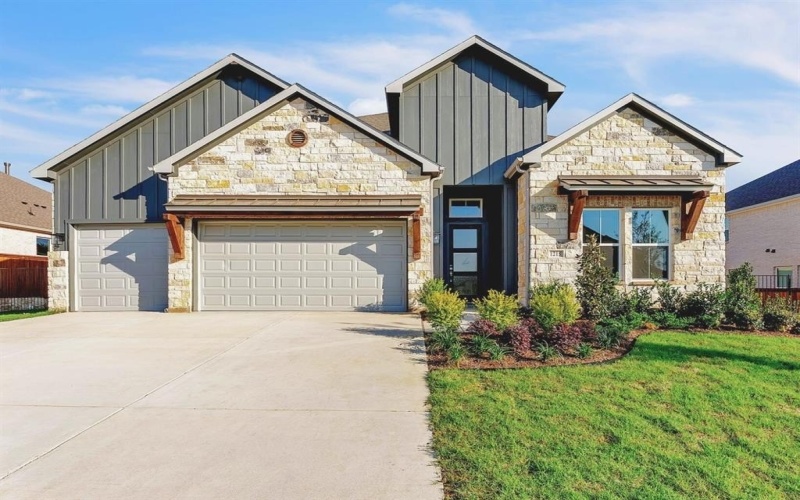 1215 Olive Drive, Mansfield, TX 76063, 4 Bedrooms Bedrooms, ,3 BathroomsBathrooms,Residential,For Sale,1215 Olive Drive,20893901
