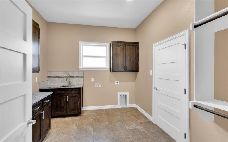 350 Farrar Road, Waxahachie, TX 75165, 5 Bedrooms Bedrooms, ,5 BathroomsBathrooms,Residential,For Sale,350 Farrar Road,20906400