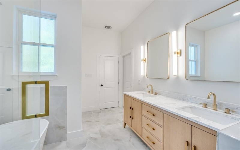 618 N Cliff, Dallas, TX 75203, 4 Bedrooms Bedrooms, ,2 BathroomsBathrooms,Residential,For Sale,618 N Cliff,20882700