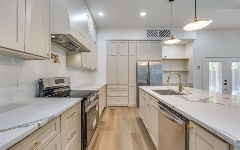 618 N Cliff, Dallas, TX 75203, 4 Bedrooms Bedrooms, ,2 BathroomsBathrooms,Residential,For Sale,618 N Cliff,20882700
