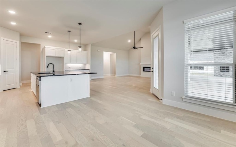 211 Lakota Parkway, Waxahachie, TX 75165, 4 Habitaciones Habitaciones , ,3 BañosBaños,Residential,En Venta,211 Lakota Parkway,20889132