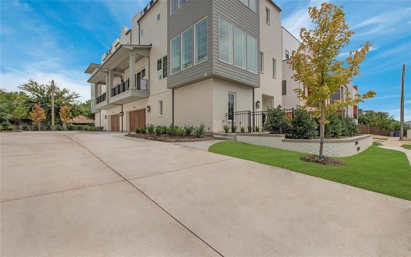 1023 Mobile Street, Dallas, TX 75208, 3 Bedrooms Bedrooms, ,3 BathroomsBathrooms,Residential,For Sale,1023 Mobile Street,20927049