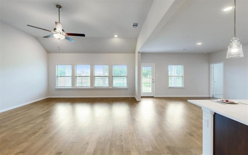 716 Parkside Drive, Justin, TX 76247, 5 Habitaciones Habitaciones , ,3 BañosBaños,Residential,En Venta,716 Parkside Drive,20924428