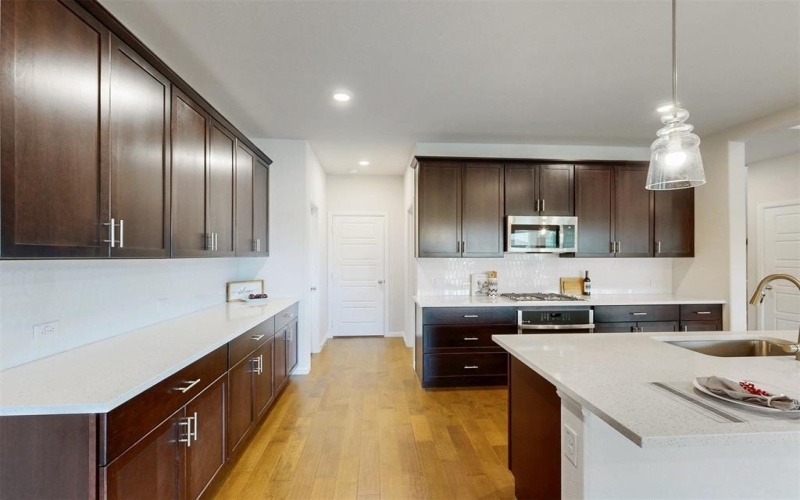 716 Parkside Drive, Justin, TX 76247, 5 Habitaciones Habitaciones , ,3 BañosBaños,Residential,En Venta,716 Parkside Drive,20924428
