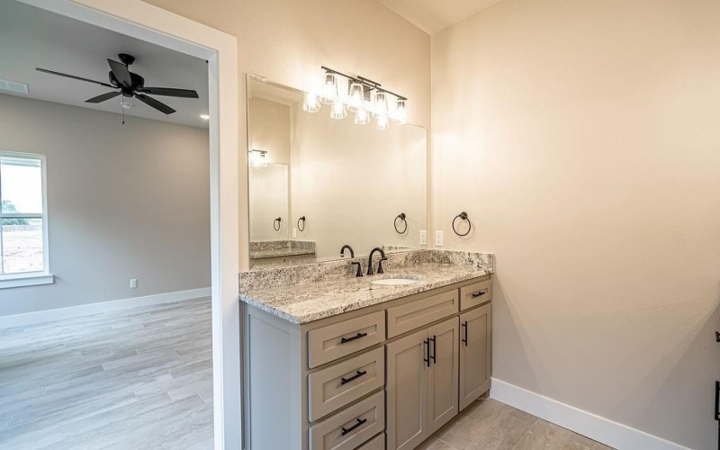 2204 Salina Circle, Granbury, TX 76048, 4 Bedrooms Bedrooms, ,3 BathroomsBathrooms,Residential,For Sale,2204 Salina Circle,20935788