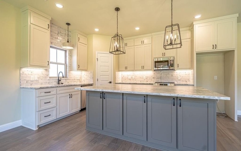 2104 Salina Circle, Granbury, TX 76048, 3 Bedrooms Bedrooms, ,2 BathroomsBathrooms,Residential,For Sale,2104 Salina Circle,20935841
