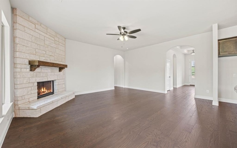 737 Winecup Way, Midlothian, TX 76065, 4 Habitaciones Habitaciones , ,2 BañosBaños,Residential,En Venta,737 Winecup Way,20935948