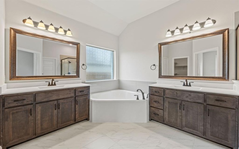 737 Winecup Way, Midlothian, TX 76065, 4 Habitaciones Habitaciones , ,2 BañosBaños,Residential,En Venta,737 Winecup Way,20935948