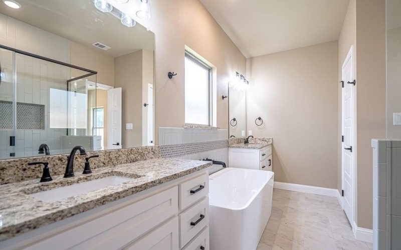 2208 Salina Circle, Granbury, TX 76048, 3 Bedrooms Bedrooms, ,2 BathroomsBathrooms,Residential,For Sale,2208 Salina Circle,20936023
