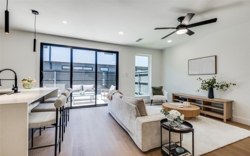 7304 Flyers Way, Dallas, TX 75235, 3 Bedrooms Bedrooms, ,2 BathroomsBathrooms,Residential,For Sale,7304 Flyers Way,20936406
