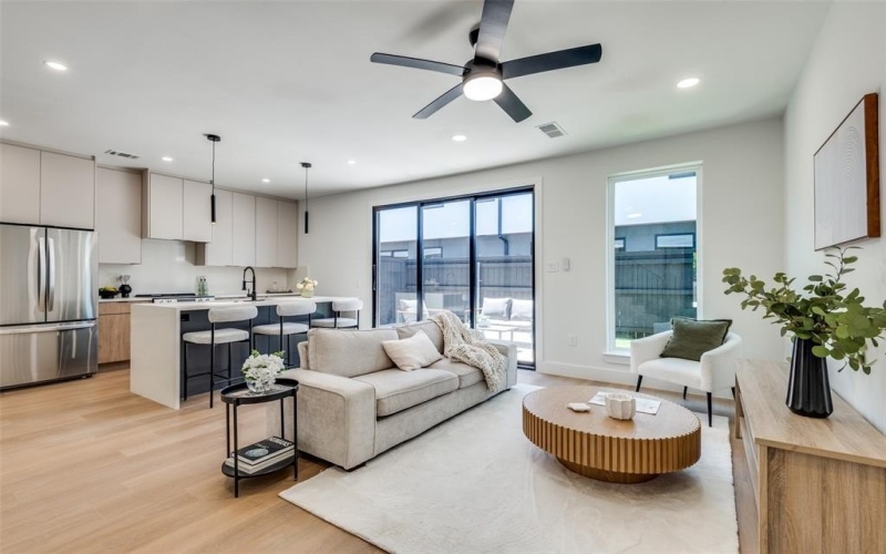 7304 Flyers Way, Dallas, TX 75235, 3 Bedrooms Bedrooms, ,2 BathroomsBathrooms,Residential,For Sale,7304 Flyers Way,20936406