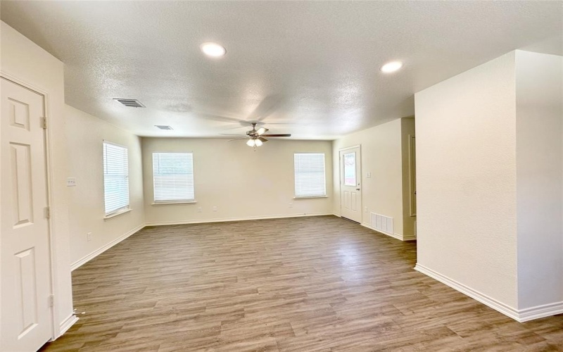 320 SW 14th, Mineral Wells, TX 76067, 3 Bedrooms Bedrooms, ,2 BathroomsBathrooms,Residential,For Sale,320 SW 14th,0,20938814