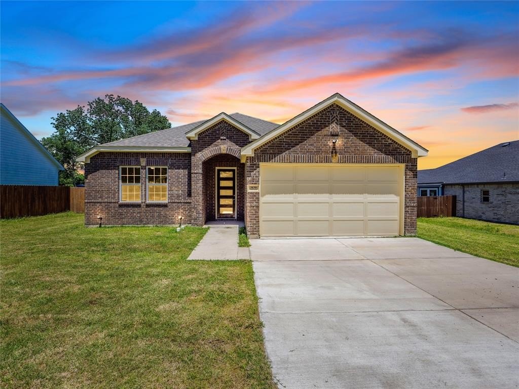 3830 Mcdougal Street, Greenville, TX 75401, 4 Habitaciones Habitaciones , ,2 BañosBaños,Residential,En Venta,3830 Mcdougal Street,20938877