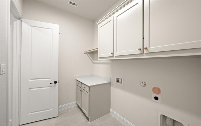 2104 Redding Drive, Mansfield, TX 76084, 4 Bedrooms Bedrooms, ,3 BathroomsBathrooms,Residential,For Sale,2104 Redding Drive,0,20939063