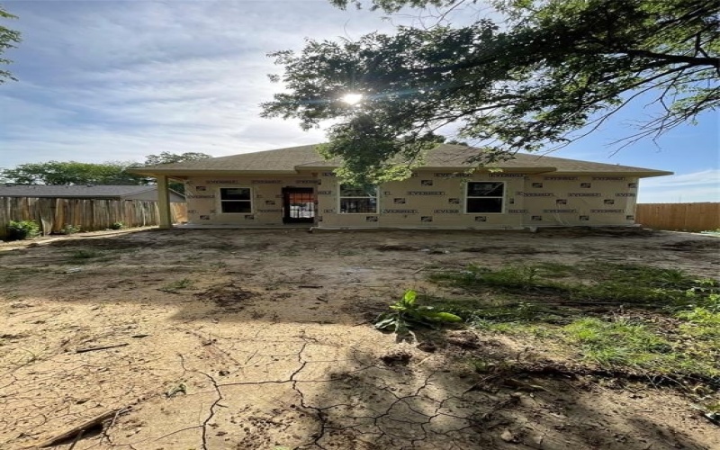 2006 Throckmorton Street, Gainesville, TX 76240, 3 Bedrooms Bedrooms, ,2 BathroomsBathrooms,Residential,For Sale,2006 Throckmorton Street,20939232