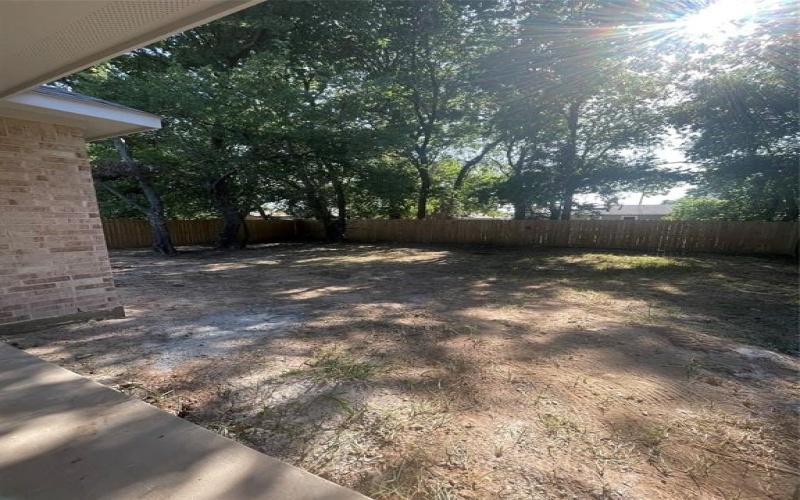 2006 Throckmorton Street, Gainesville, TX 76240, 3 Bedrooms Bedrooms, ,2 BathroomsBathrooms,Residential,For Sale,2006 Throckmorton Street,0,20939232