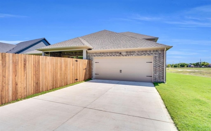 1909 Comanche Drive, DeSoto, TX 75115, 4 Bedrooms Bedrooms, ,3 BathroomsBathrooms,Residential,For Sale,1909 Comanche Drive,0,20939669