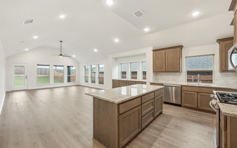 6000 Foxtail Drive, Denton, TX 76226, 4 Bedrooms Bedrooms, ,3 BathroomsBathrooms,Residential,For Sale,6000 Foxtail Drive,20939775