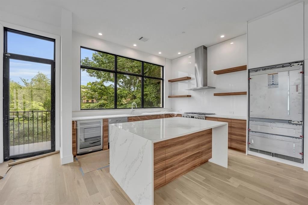 610 N Oak Cliff Boulevard #301, Dallas, TX 75208, 3 Habitaciones Habitaciones , ,3 BañosBaños,Residential,En Venta,610 N Oak Cliff Boulevard,20939845