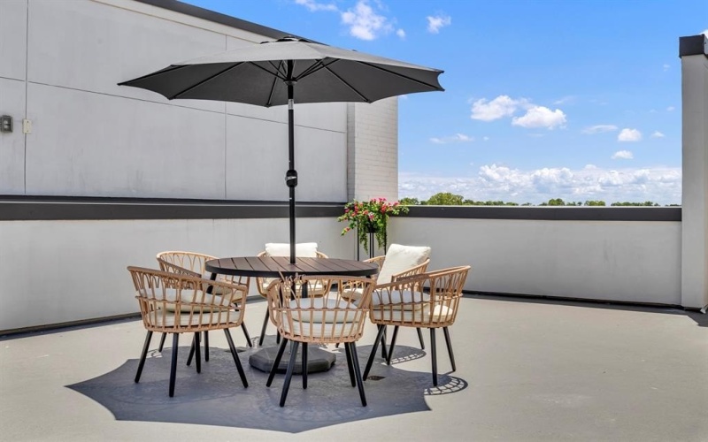 610 N Oak Cliff Boulevard #301, Dallas, TX 75208, 3 Habitaciones Habitaciones , ,3 BañosBaños,Residential,En Venta,610 N Oak Cliff Boulevard,20939845