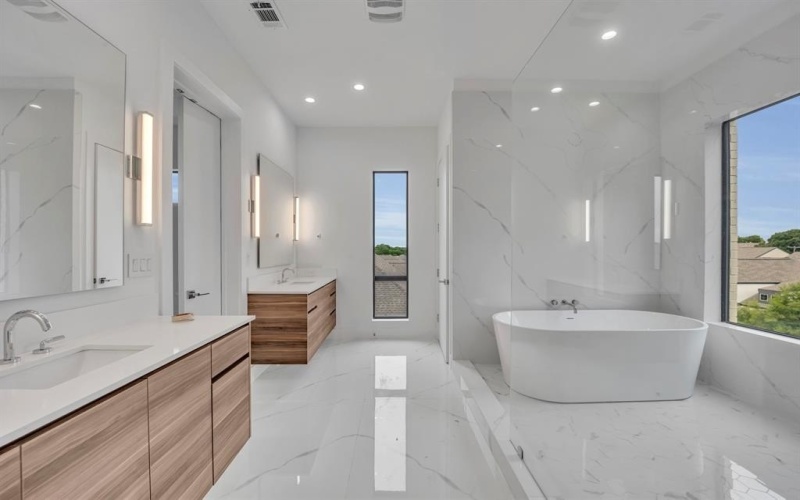 610 N Oak Cliff Boulevard #301, Dallas, TX 75208, 3 Habitaciones Habitaciones , ,3 BañosBaños,Residential,En Venta,610 N Oak Cliff Boulevard,20939845