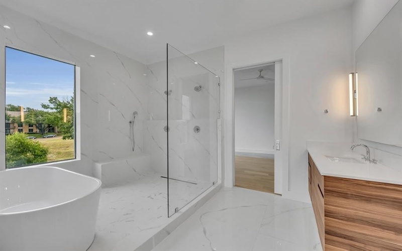 610 N Oak Cliff Boulevard #301, Dallas, TX 75208, 3 Habitaciones Habitaciones , ,3 BañosBaños,Residential,En Venta,610 N Oak Cliff Boulevard,20939845