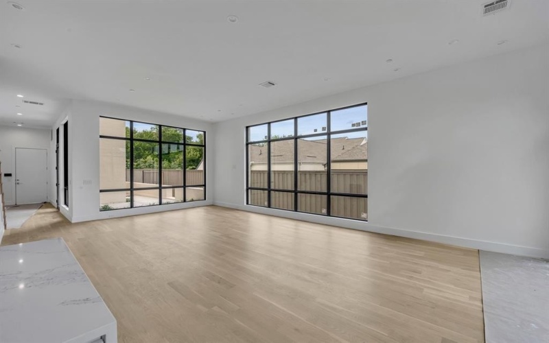 610 N Oak Cliff Boulevard #301, Dallas, TX 75208, 3 Habitaciones Habitaciones , ,3 BañosBaños,Residential,En Venta,610 N Oak Cliff Boulevard,20939845