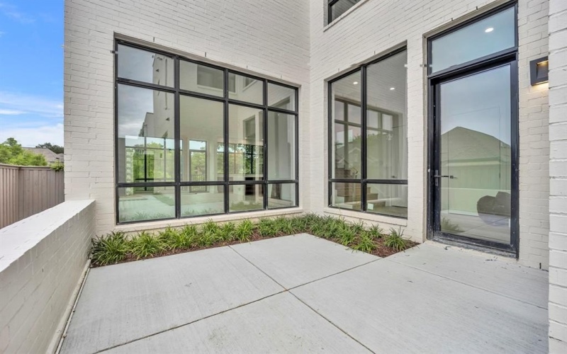 610 N Oak Cliff Boulevard #301, Dallas, TX 75208, 3 Habitaciones Habitaciones , ,3 BañosBaños,Residential,En Venta,610 N Oak Cliff Boulevard,20939845