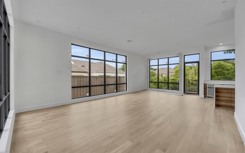 610 N Oak Cliff Boulevard #301, Dallas, TX 75208, 3 Habitaciones Habitaciones , ,3 BañosBaños,Residential,En Venta,610 N Oak Cliff Boulevard,20939845