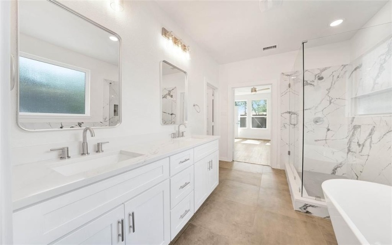 220 E Park Street, Little Elm, TX 75068, 4 Habitaciones Habitaciones , ,3 BañosBaños,Residential,En Venta,220 E Park Street,20937394
