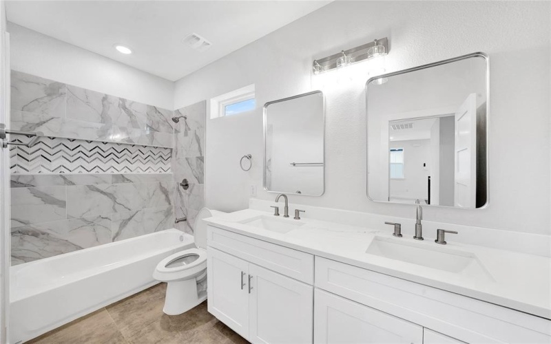 220 E Park Street, Little Elm, TX 75068, 4 Habitaciones Habitaciones , ,3 BañosBaños,Residential,En Venta,220 E Park Street,20937394