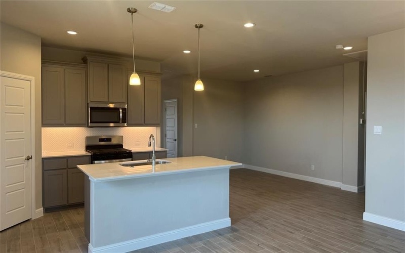 15136 GREEN BLUFF Drive, Fort Worth, TX 76008, 5 Habitaciones Habitaciones , ,3 BañosBaños,Residential,En Venta,15136 GREEN BLUFF Drive,20937397