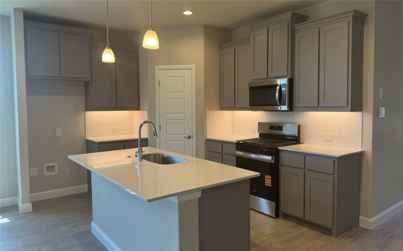 15136 GREEN BLUFF Drive, Fort Worth, TX 76008, 5 Habitaciones Habitaciones , ,3 BañosBaños,Residential,En Venta,15136 GREEN BLUFF Drive,20937397