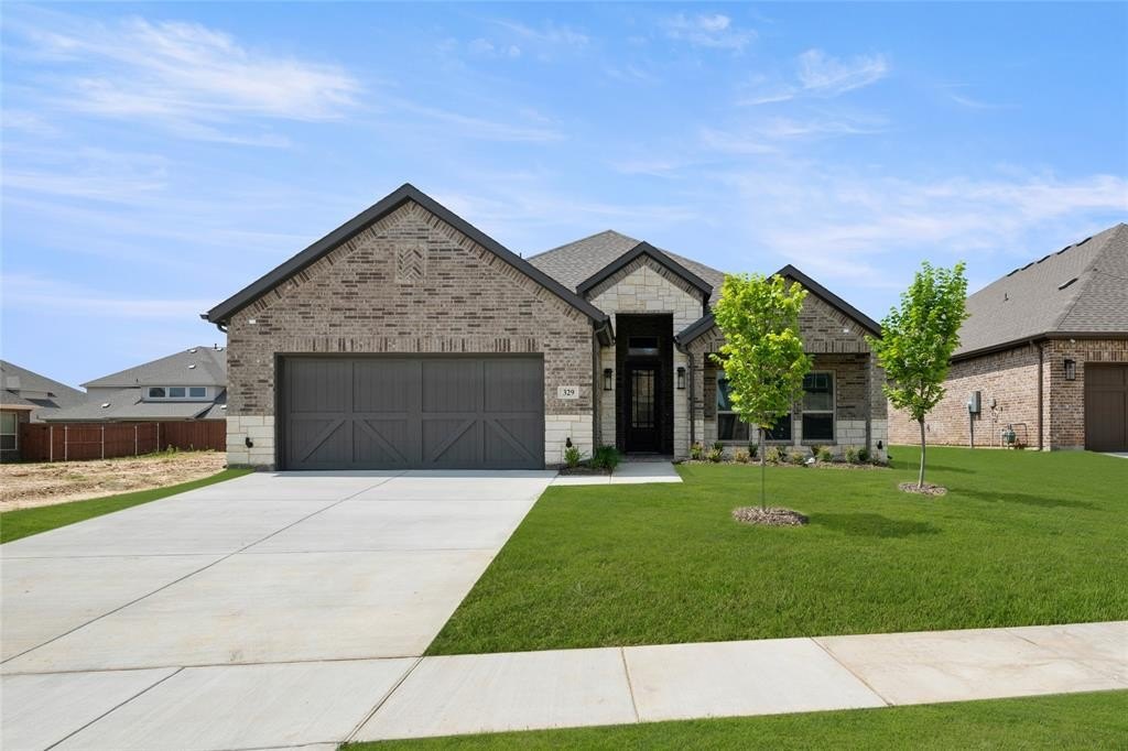 329 Lovett Lane, Burleson, TX 76028, 4 Habitaciones Habitaciones , ,3 BañosBaños,Residential,En Venta,329 Lovett Lane,20937223