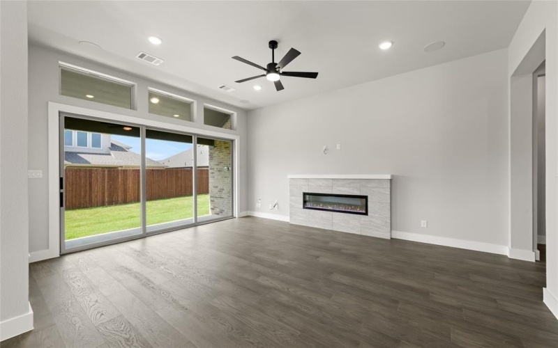329 Lovett Lane, Burleson, TX 76028, 4 Habitaciones Habitaciones , ,3 BañosBaños,Residential,En Venta,329 Lovett Lane,20937223
