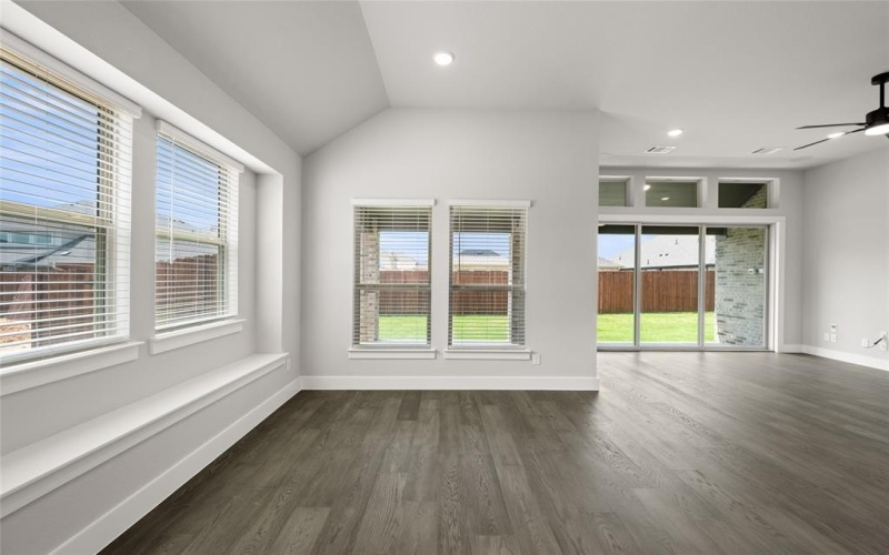 329 Lovett Lane, Burleson, TX 76028, 4 Habitaciones Habitaciones , ,3 BañosBaños,Residential,En Venta,329 Lovett Lane,20937223