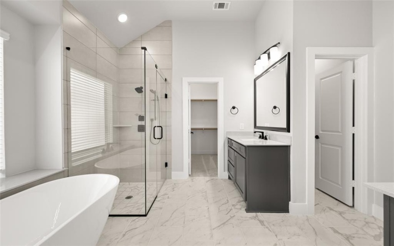 329 Lovett Lane, Burleson, TX 76028, 4 Habitaciones Habitaciones , ,3 BañosBaños,Residential,En Venta,329 Lovett Lane,20937223