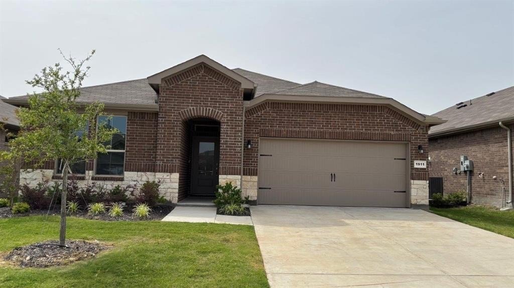 1911 JACKSON Street, Cleburne, TX 76033, 5 Habitaciones Habitaciones , ,3 BañosBaños,Residential,En Venta,1911 JACKSON Street,20937623