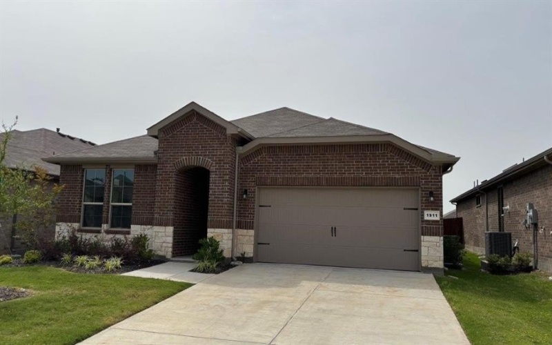 1911 JACKSON Street, Cleburne, TX 76033, 5 Habitaciones Habitaciones , ,3 BañosBaños,Residential,En Venta,1911 JACKSON Street,20937623