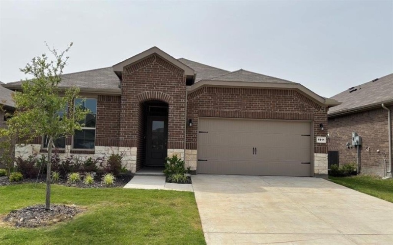 1911 JACKSON Street, Cleburne, TX 76033, 5 Habitaciones Habitaciones , ,3 BañosBaños,Residential,En Venta,1911 JACKSON Street,20937623