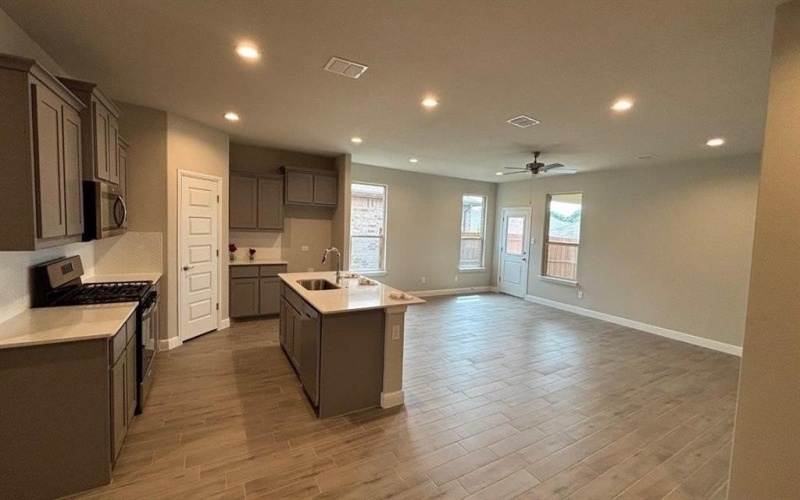 1911 JACKSON Street, Cleburne, TX 76033, 5 Habitaciones Habitaciones , ,3 BañosBaños,Residential,En Venta,1911 JACKSON Street,20937623