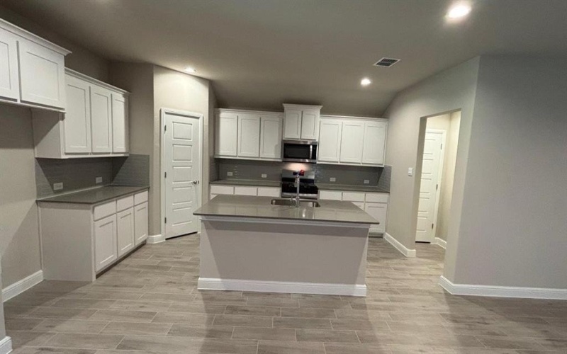 409 SUNFLOWER Trail, Cleburne, TX 76033, 5 Habitaciones Habitaciones , ,3 BañosBaños,Residential,En Venta,409 SUNFLOWER Trail,20937722