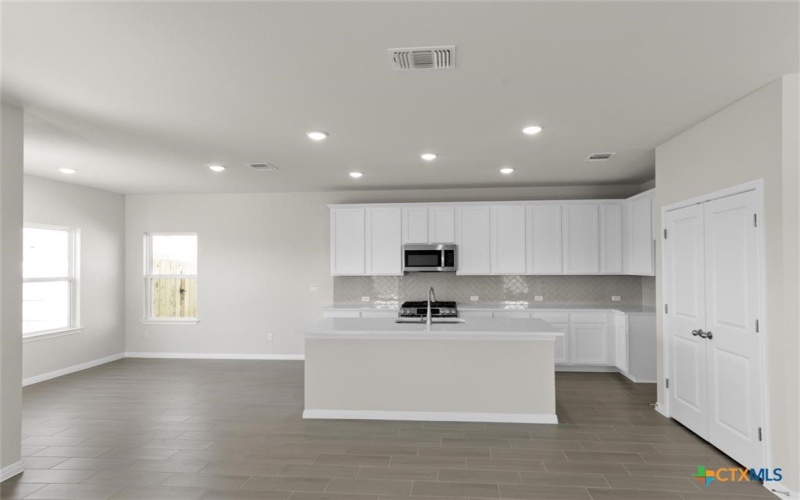 368 Yellowstone Drive, Kyle, TX 78640, 4 Bedrooms Bedrooms, ,3 BathroomsBathrooms,Residential,For Sale,368 Yellowstone Drive,564051