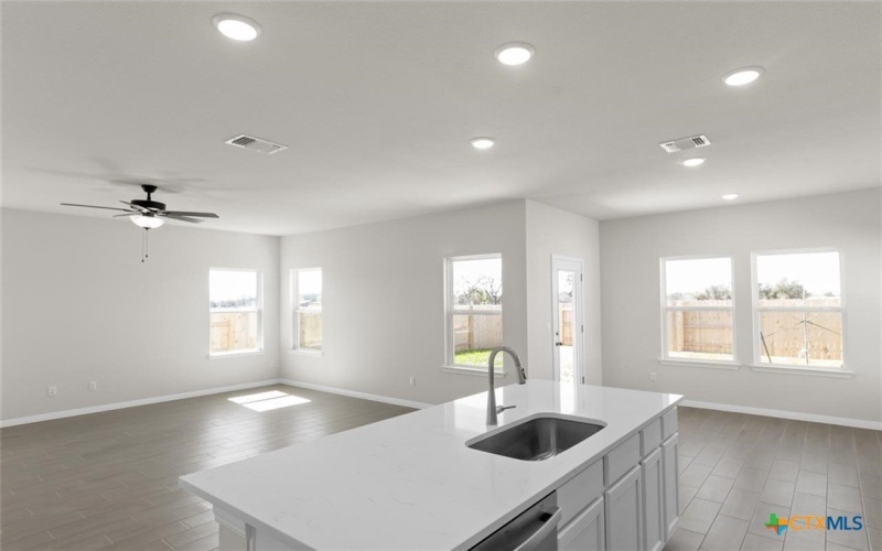 368 Yellowstone Drive, Kyle, TX 78640, 4 Bedrooms Bedrooms, ,3 BathroomsBathrooms,Residential,For Sale,368 Yellowstone Drive,564051