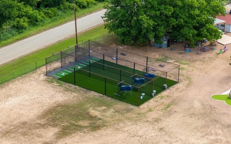 516 E Liveoak, Coleman, TX 76834, ,Commercial Sale,En Venta,516 E Liveoak,20940057